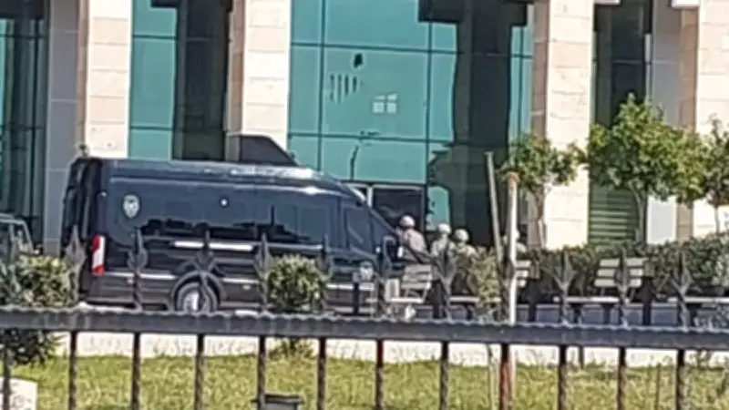 Kepez Kaymakamlığı'nda Silah Sesleri: Polis ve İtfaiye Bölgeye Sevk Edildi