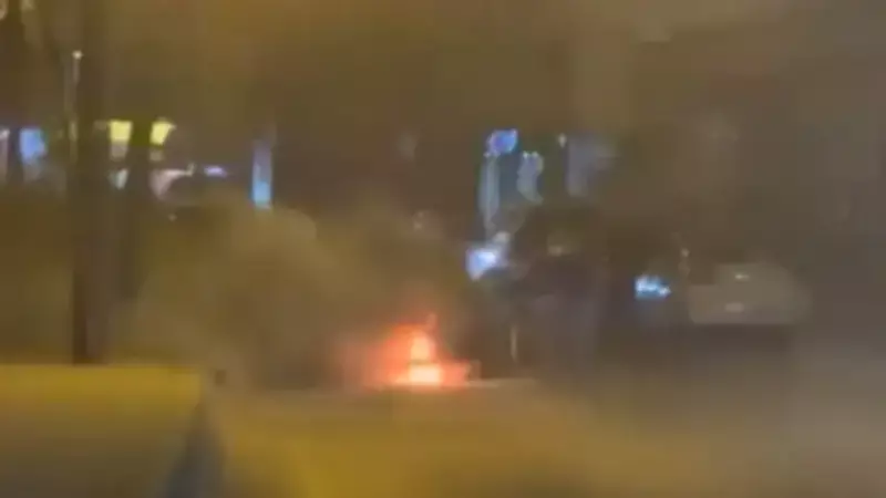 Küçükçekmece'de Seyir Halindeki Otomobil Alevlere Teslim Oldu