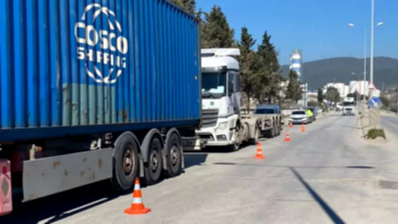 Kocaeli'de Feci TIR Kazası: Geri Manevra Yapan TIR, Sürücüyü Kendi Aracıyla Arasında Sıkıştırarak Öldürdü