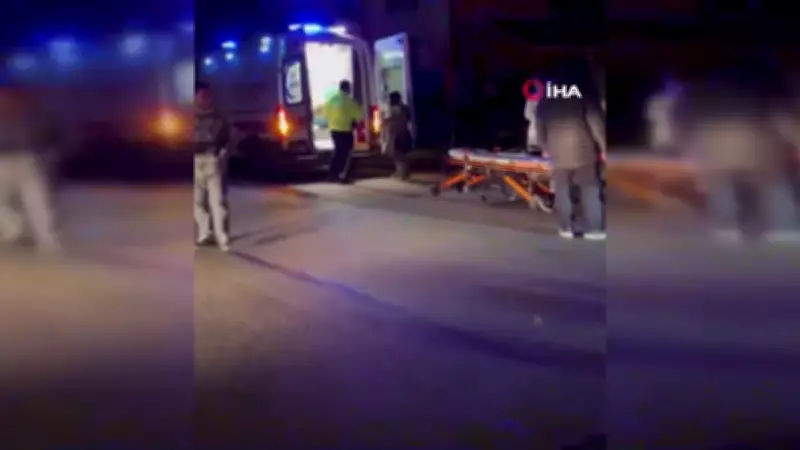 Kocaeli'de Kavşak Kazası: İki Otomobil Çarpıştı, 4 Kişi Yaralandı