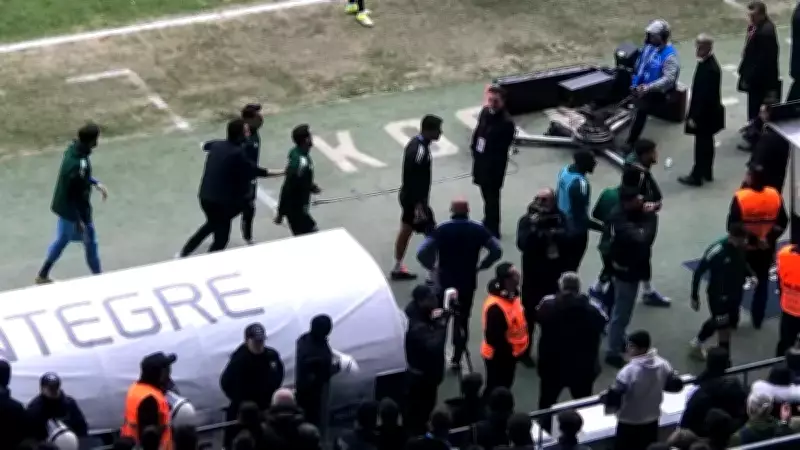 Kocaelispor'da Hakem Kararı Fırtınası: Selçuk İnan Tüm Kulübeyi İçeri Gönderdi