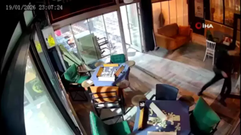 Konya'da Kafede Çıkan Silahlı Kavga Kameralara Yansıdı: 21 Yaşındaki Genç Hayatını Kaybetti