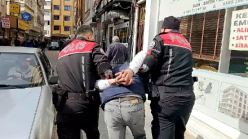 Kırşehir'de Kahvehane Önünde Silahlı Saldırı: 2 Yaralı, Şüpheli Tutuklandı