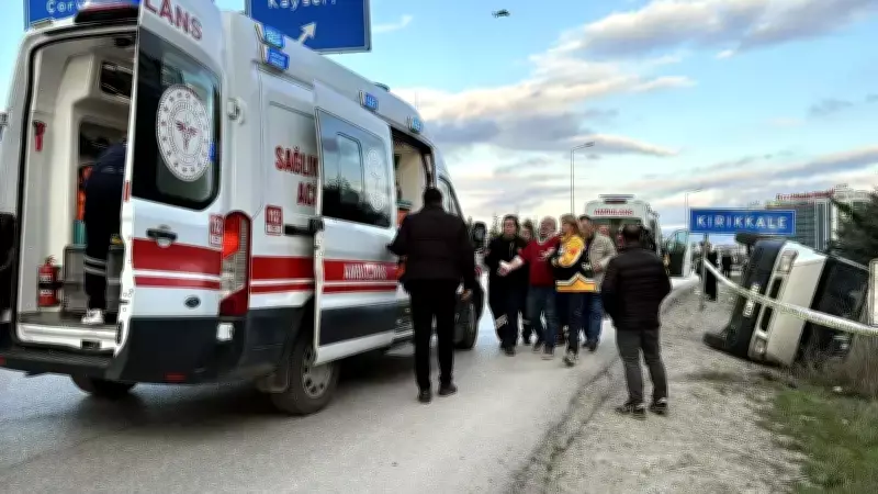 Kırıkkale'de Kamyon-Minibüs Çarpışması: 5 Yaralı, Trafik Felç Oldu