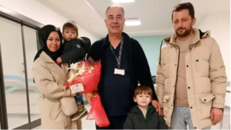 Kütahya'da 3 Yaşındaki Çocuk Boğulma Tehlikesi Geçirdi, Hemşire Heimlich Manevrasıyla Kurtardı