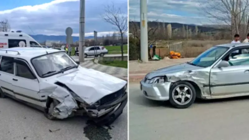 Kütahya'da İki Araç Çarpıştı: 2 Yaralı, Soruşturma Başlatıldı