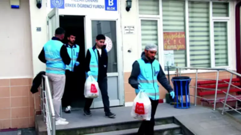 Kütahya'da Üniversiteliler Ramazan'da 'Komşum' Projesiyle Dayanışma Sofraları Kuruyor