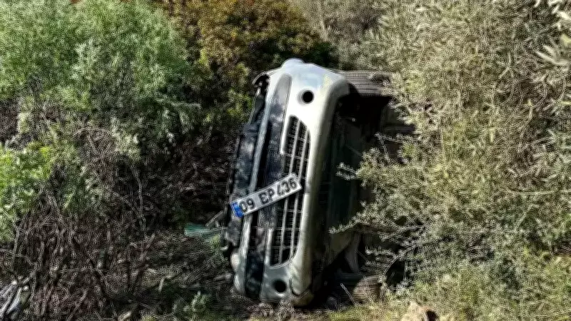 Kuşadası'nda Şarampole Yuvarlandı: Sürücü Yaralandı, Kurtarma Zamanla Yarıştı