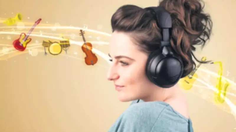 Kulaklıkla Yüksek Sesle Müzik Dinlemek İşitme Kaybına Yol Açıyor