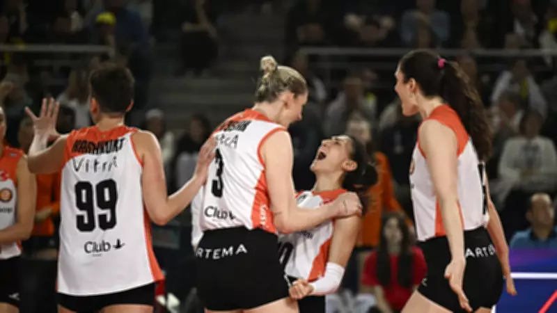 Kupa Voley'de Finalist Belli Oldu: Eczacıbaşı, Fenerbahçe'yi Geçti