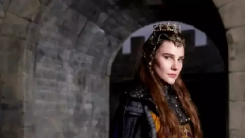 Kuruluş Osman'ın Yıldızı Alina Boz, AVM Tarzıyla Göz Doldurdu