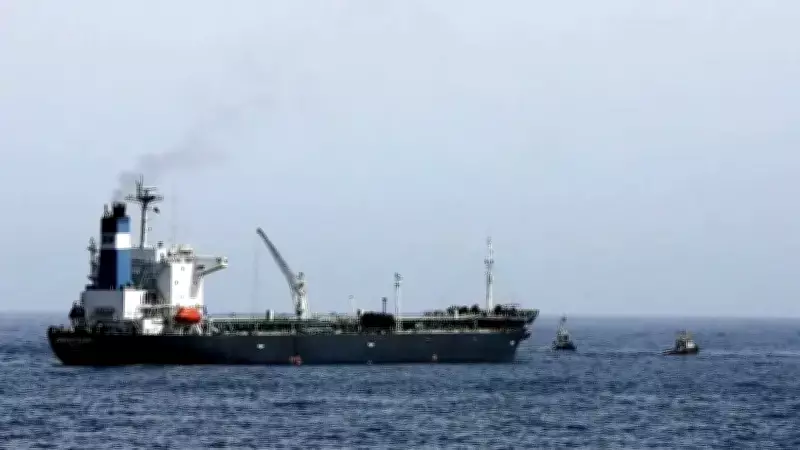 Kuveyt Petrol Tankeri Dubai'de İHA Saldırısına Uğradı, Yangın Kontrol Altında