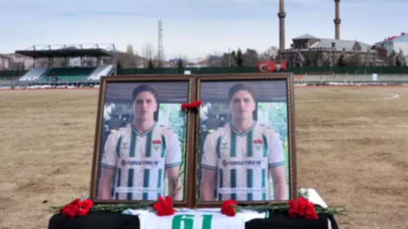 Öldürülen Futbolcu Kubilay Kaan Kundakçı, Kars 36 Spor Sahasında Duygusal Anma ile Hatırlandı