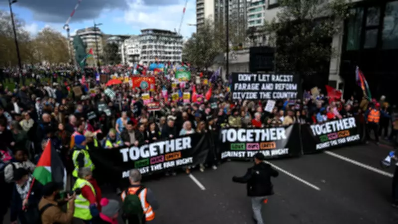 Londra'da Tarihi Gösteri: 500 Bin Kişi Aşırı Sağa ve Savaşa Karşı Yürüdü