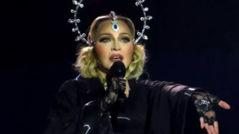 Madonna'nın Manken Yürüyüşü Sosyal Medyada Fırtına Kopardı