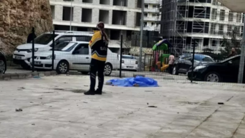 Mardin'de Acı Olay: 22 Yaşındaki Kübra Öğrendik Balkondan Düşerek Hayatını Kaybetti