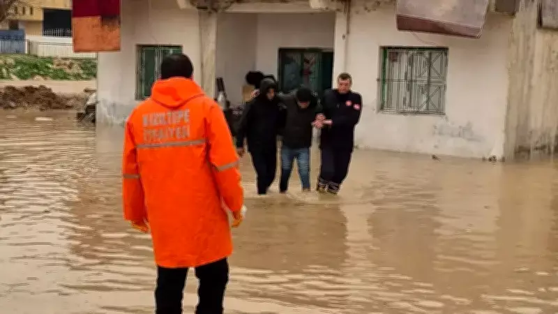 Mardin'de Sağanak Yağış: Sokaklar Göle Döndü, Vatandaşlar Kurtarıldı