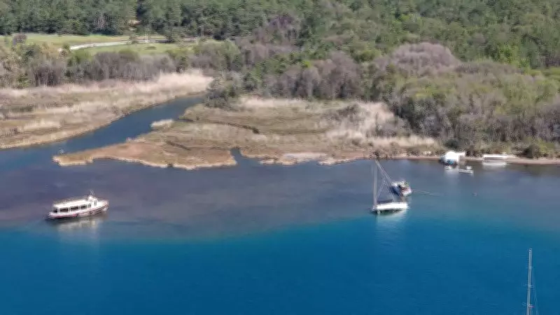 Marmaris'te Deniz Suyu 5 Metre Çekildi: Tekneler Karaya Oturdu