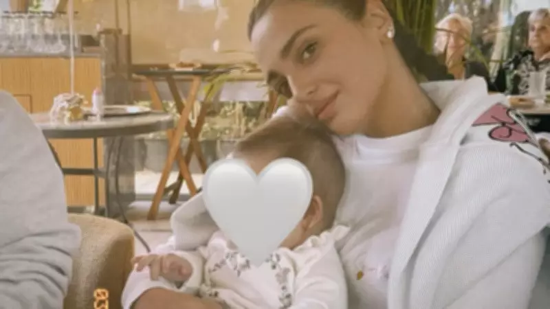 Melisa Ural'ın Yeğeni Lina ile Ayna Pozu Sosyal Medyada İlgi Gördü