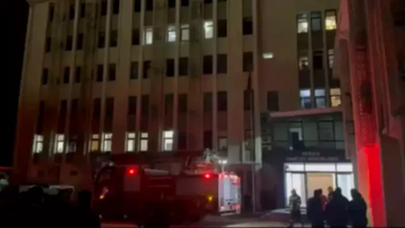 Mersin'de Emniyet Binasında Çıkan Yangın Hızla Kontrol Altına Alındı