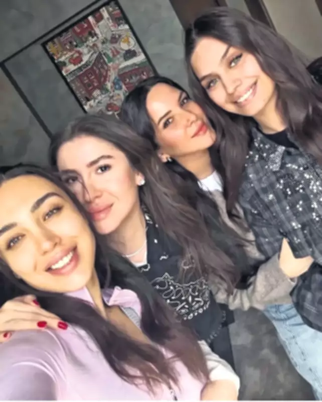 Mesut Özil ve Berkay Şahin Çiftlerinin Üçüncü Bebek Heyecanı