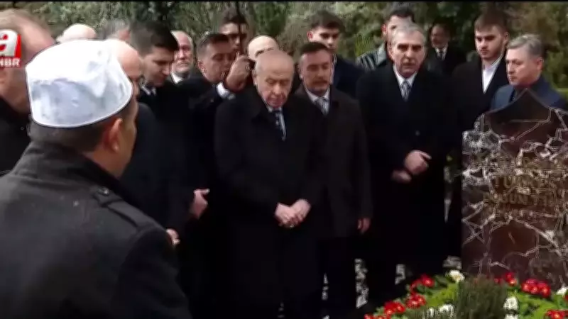 MHP Lideri Bahçeli, Alparslan Türkeş'in Kabrini Ziyaret Etti