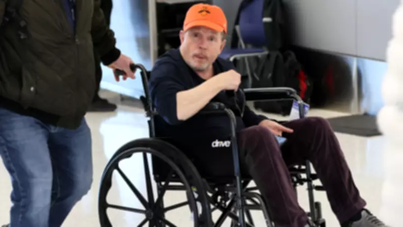 Michael J. Fox Parkinson Mücadelesinden Vazgeçmiyor: Havalimanında Tekerlekli Sandalyede Görüntülendi