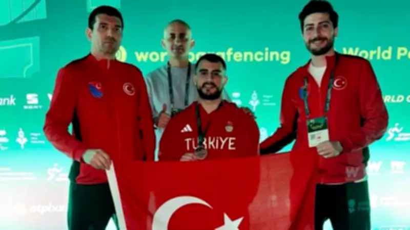 Milli Para Eskrimci Hakan Akkaya, Dünya Kupası'nda Gümüş Madalya Kazandı