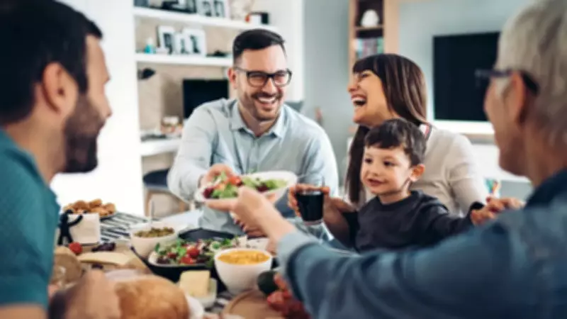 Misafirleriniz İçin Pratik ve Lezzetli Bir Menü: Kadınbudu Köfte ve Yanları