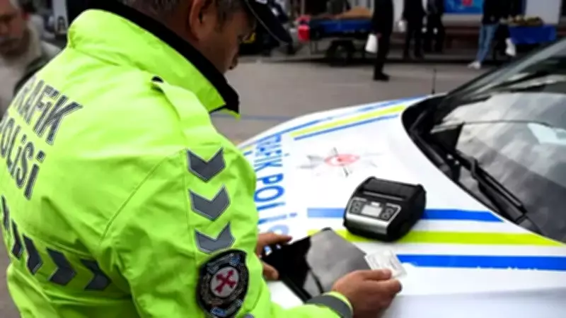 Motosiklet Sürücüsüne 'Dur' İkazına Uymadığı ve Plakasız Araç Kullandığı İçin 246 Bin Lira Ceza