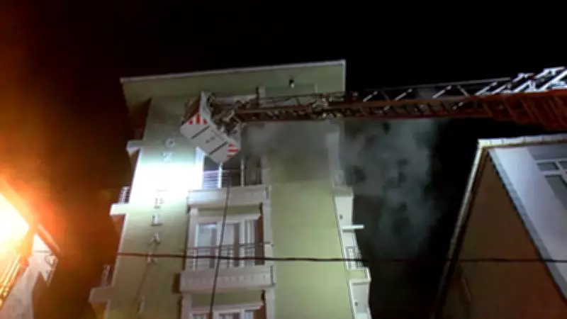 Ümraniye'de 5 Katlı Binada Çıkan Yangın İtfaiye Ekiplerince Söndürüldü