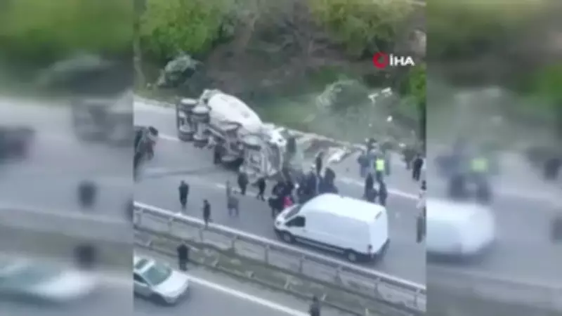 Ümraniye'de Beton Mikseri Araca Çarparak Devrildi: 1 Kişi Yaralandı
