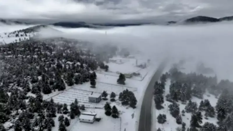 Muğla'da Bahar Havası Yerine Kar Yağışı: Seydikemer Beyaza Büründü