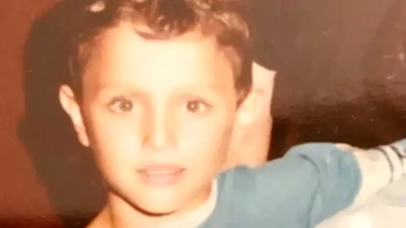 Murat Boz'un Çocukluk Fotoğrafı Sosyal Medyada Nostalji Rüzgarı Estirdi