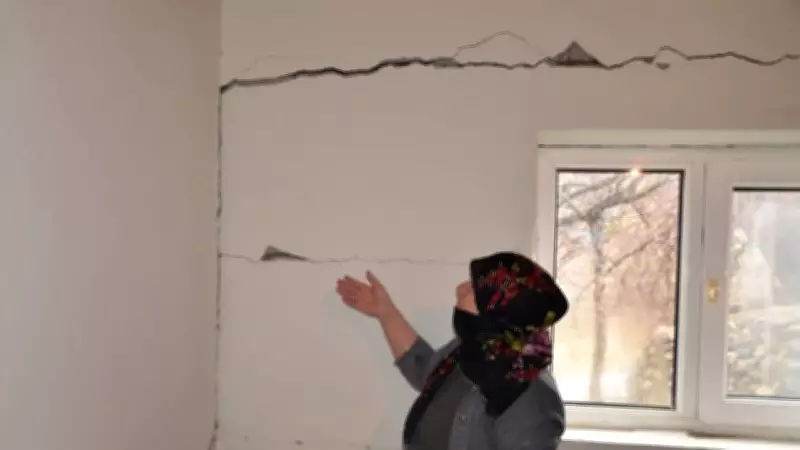 Muş'ta Heyelan Tehlikesi: Evde Oluşan Çatlaklar Köylüleri Korkutuyor