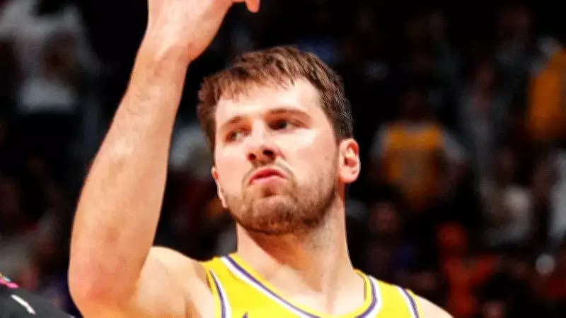 NBA'de Tarihi Gece: Doncic'in 60 Sayılık Performansı Lakers'a Zafer Getirdi