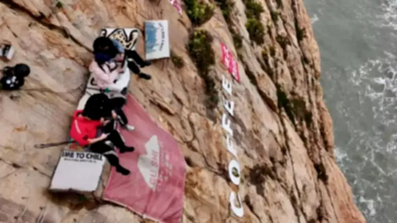 Ne Paris Ne Roma: Dünyanın En Tehlikeli Kafesi Çin'deki Uçurumda Asılı Duruyor