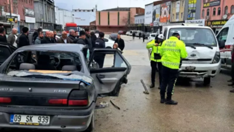 İnegöl'de Korkunç Trafik Kazası: 9 Yaralı, Araçlarda Sıkışanlar Kurtarıldı