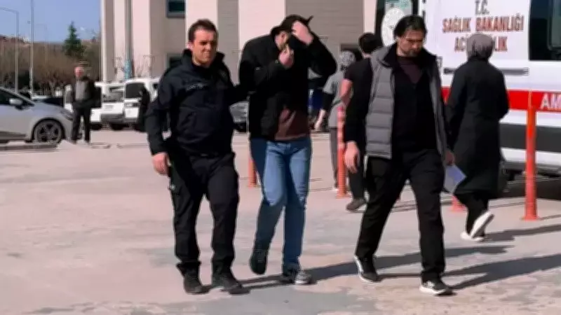 İnegöl'de Park Halindeki Araç Yokuştan İnip Dede ve Torunlarına Çarptı: 11 Yaşındaki Çocuk Hayatını Kaybetti