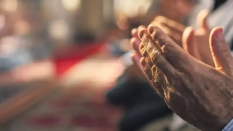 Nihat Hatipoğlu: Ölenler Bizden Neler Bekler? Dua, Sadaka ve Temiz Yaşam