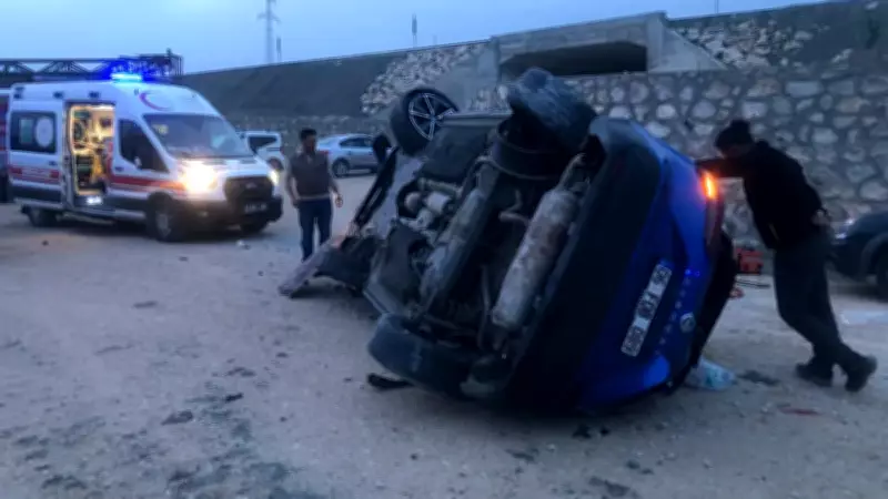 Çorum'da Otomobil Refüje Çıkıp Takla Attı: 3 Kişi Yaralandı