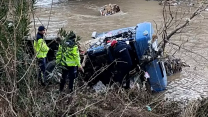 Osmaniye'de Feci TIR Kazası: Hamıs Çayı'na Uçan Araçta Sürücü Hayatını Kaybetti