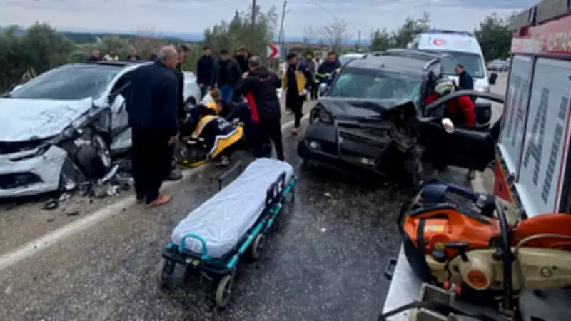 Osmaniye'de İki Araç Kavşakta Çarpıştı: 1 Kişi Hayatını Kaybetti, 3 Kişi Yaralandı