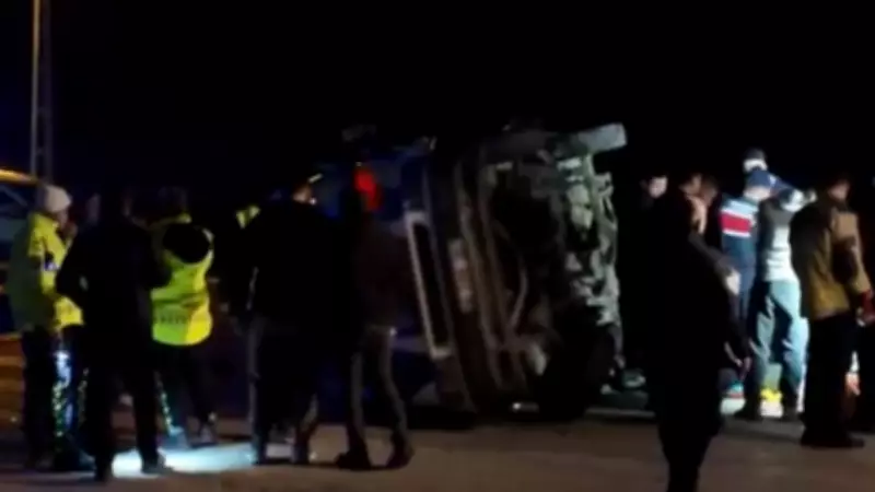 Polatlı'da Feci Kaza: Otomobil ile Minibüs Çarpıştı, 2 Ölü 13 Yaralı