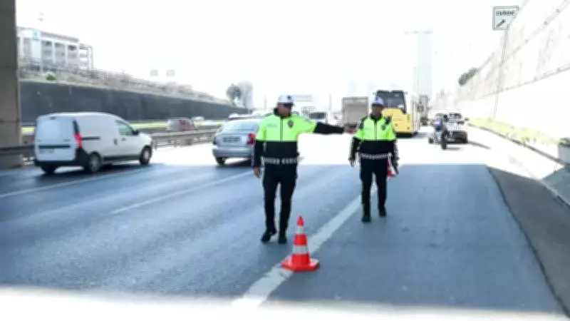 Polis Heimlich Manevrasıyla Şeker Boğazına Kaçan Sürücüyü Kurtardı