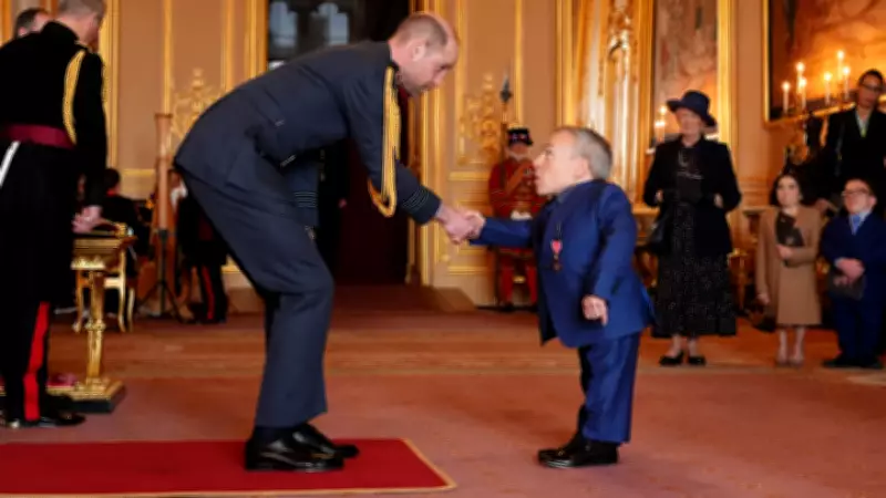 Prens William, 'Harry Potter' Yıldızı Warwick Davis'e Onur Nişanı Verdi