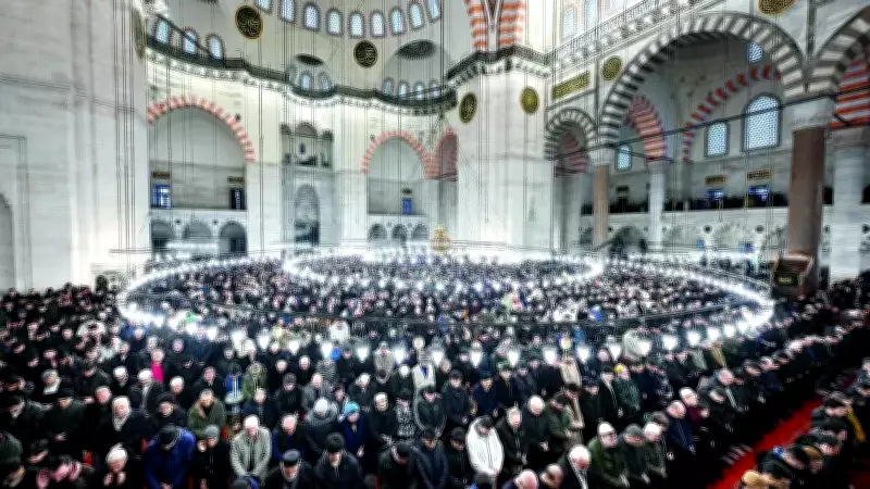 Ramazan Bayramı Namazı Yoğun Katılımla Kılındı, Camiler Doldu Taştı