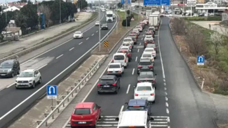 Ramazan Bayramı Tatilinde İstanbul'dan Çıkış Yoğunluğu: Trafik Durma Noktasına Geldi