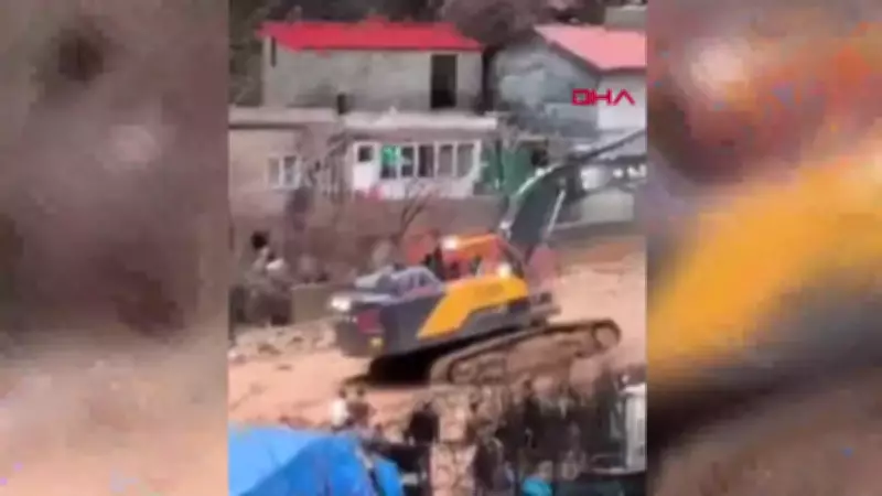 Şırnak'ta Çığ Altında Kalan Yolcu Otobüsü Kurtarıldı, Uludere'de Sel Felaketi