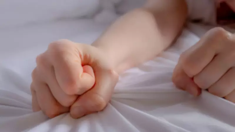 Sabah Yumruk Sıkma Zorluğunun Bilimsel Nedeni Açıklandı